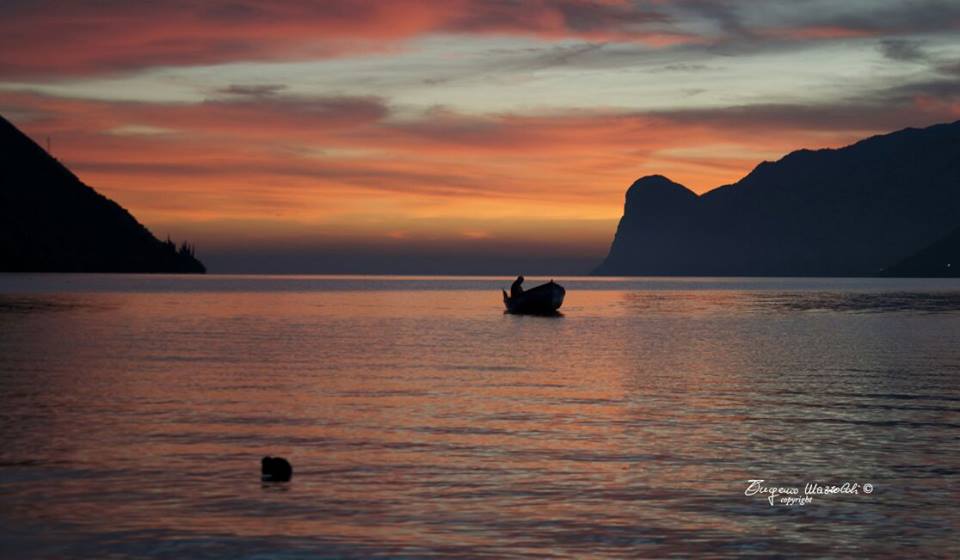 Giro del Lago di Garda seguendo il tramonto Giro del Lago di Garda seguendo il tramonto