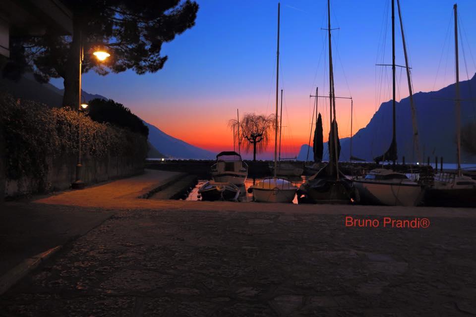 Giro del Lago di Garda seguendo il tramonto Giro del Lago di Garda seguendo il tramonto