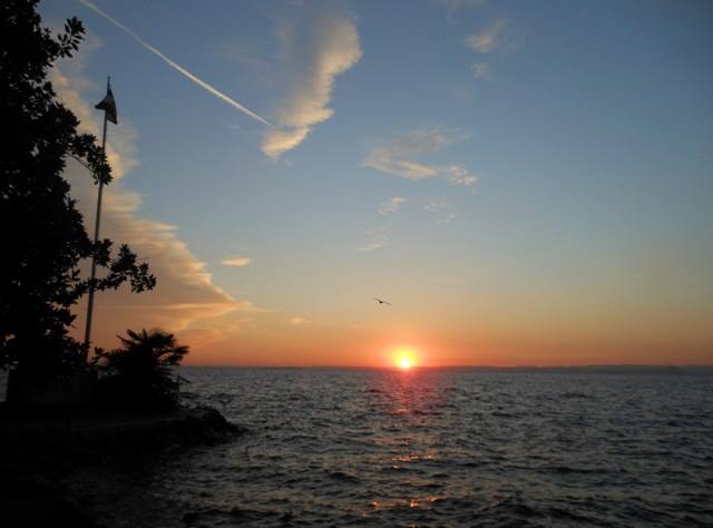 Giro del Lago di Garda seguendo il tramonto Giro del Lago di Garda seguendo il tramonto