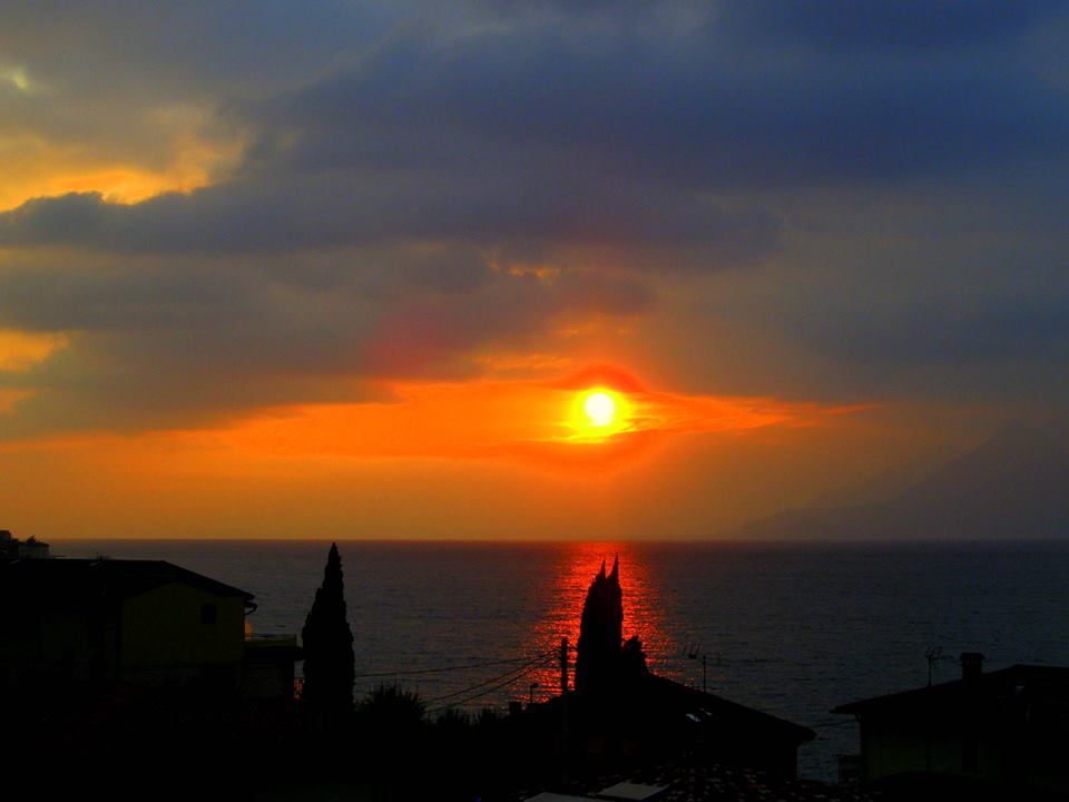 Giro del Lago di Garda seguendo il tramonto Giro del Lago di Garda seguendo il tramonto