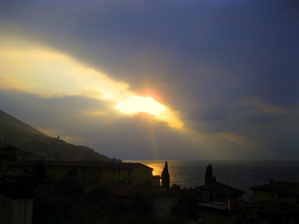 Giro del Lago di Garda seguendo il tramonto Giro del Lago di Garda seguendo il tramonto
