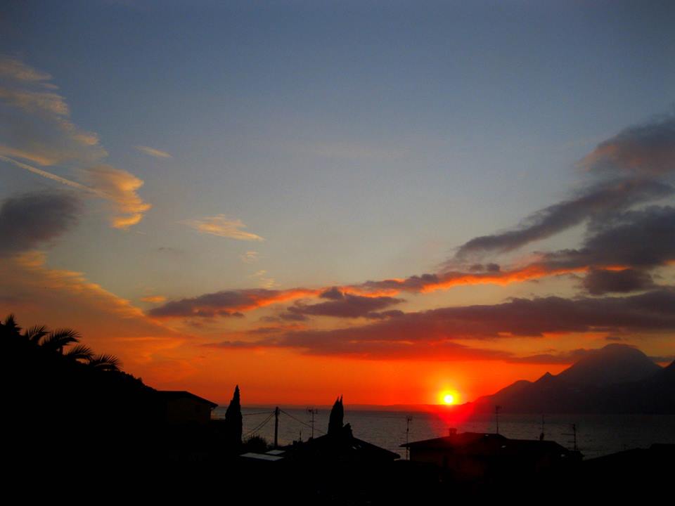 Giro del Lago di Garda seguendo il tramonto Giro del Lago di Garda seguendo il tramonto
