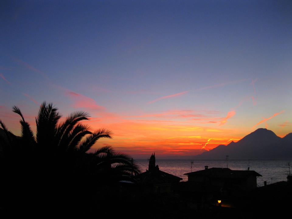 Giro del Lago di Garda seguendo il tramonto Giro del Lago di Garda seguendo il tramonto