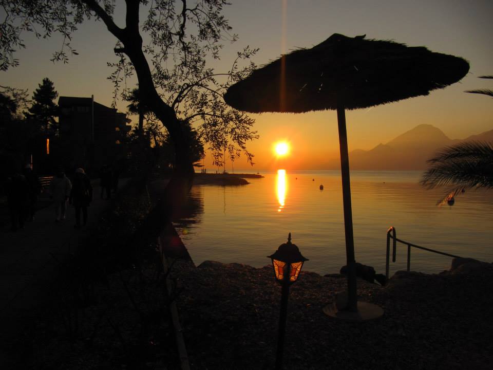 Giro del Lago di Garda seguendo il tramonto Giro del Lago di Garda seguendo il tramonto