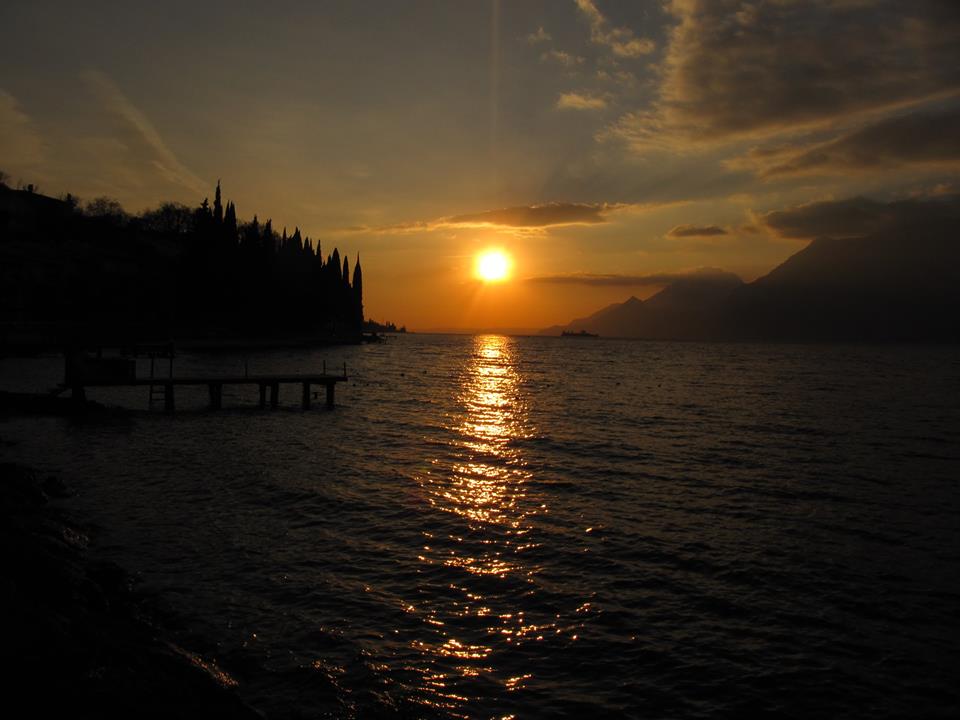 Giro del Lago di Garda seguendo il tramonto Giro del Lago di Garda seguendo il tramonto