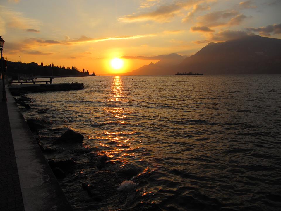 Giro del Lago di Garda seguendo il tramonto Giro del Lago di Garda seguendo il tramonto