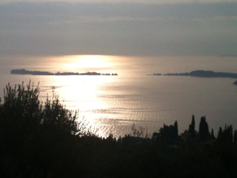Giro del Lago di Garda seguendo il tramonto Giro del Lago di Garda seguendo il tramonto