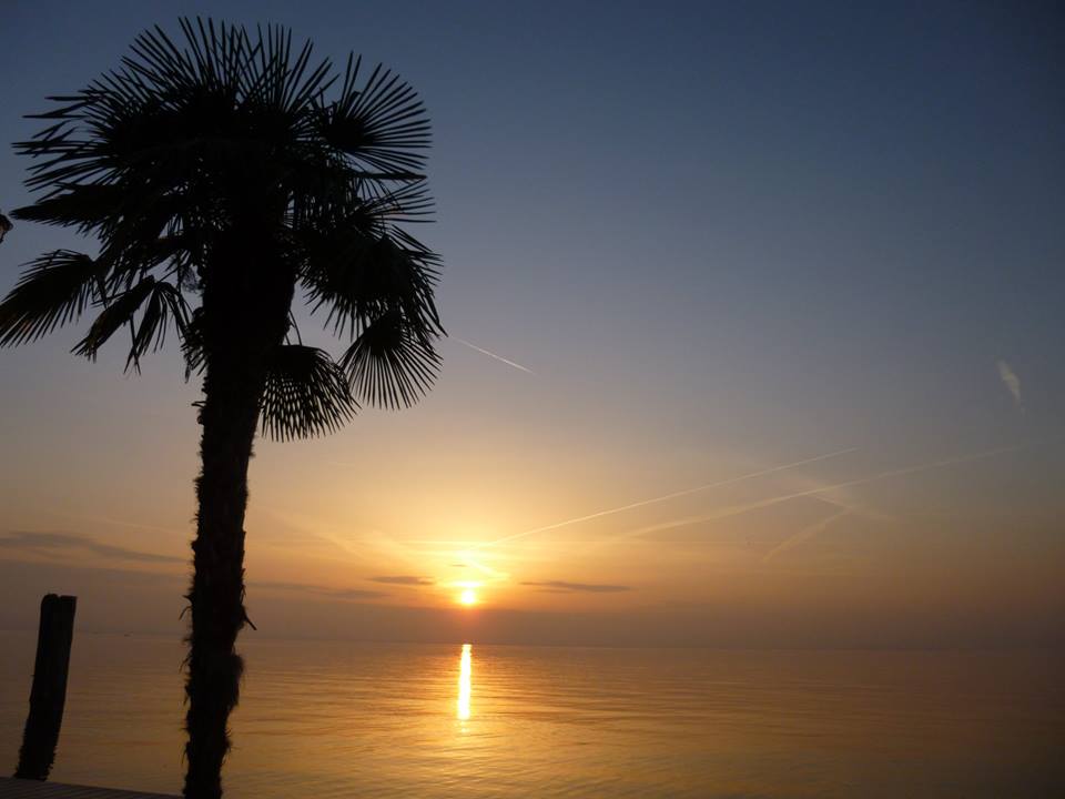 Giro del Lago di Garda seguendo il tramonto Giro del Lago di Garda seguendo il tramonto