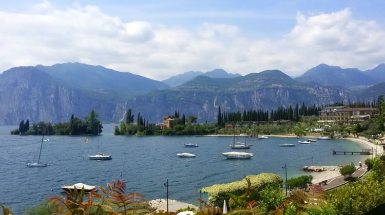 Selezione delle foto di Maggio 2015 postate nel gruppo facebook "noi amiamo il Lago di Garda" Selezione delle foto di Maggio 2015 postate nel gruppo facebook "noi amiamo il Lago di Garda"