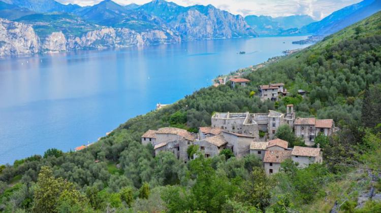 Selezione delle foto di Maggio 2015 postate nel gruppo facebook "noi amiamo il Lago di Garda" Selezione delle foto di Maggio 2015 postate nel gruppo facebook "noi amiamo il Lago di Garda"