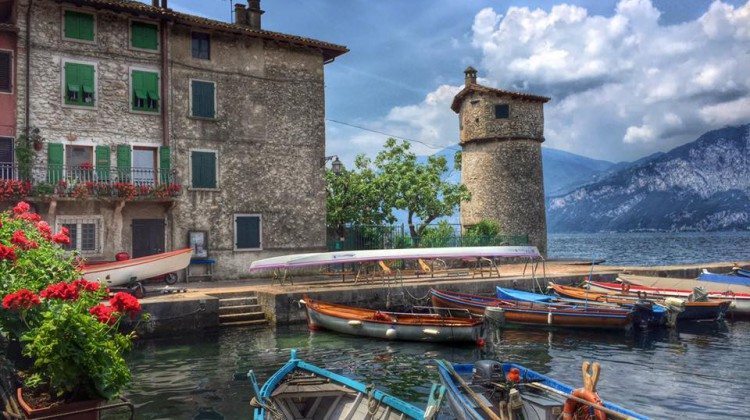 Il Lago di Garda visto da Facebook nel mese di Giugno Il Lago di Garda visto da Facebook nel mese di Giugno