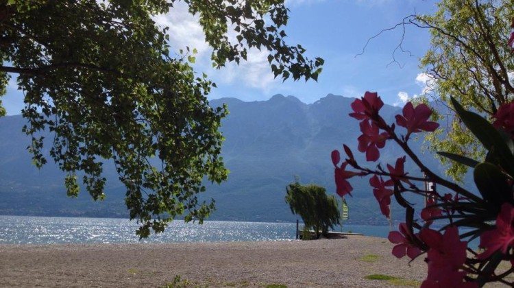 Il Lago di Garda visto da Facebook nel mese di Giugno Il Lago di Garda visto da Facebook nel mese di Giugno