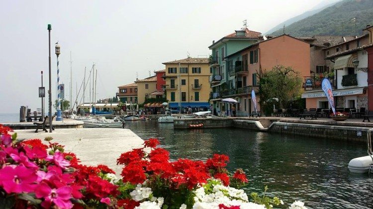 Il Lago di Garda visto da Facebook nel mese di Giugno Il Lago di Garda visto da Facebook nel mese di Giugno