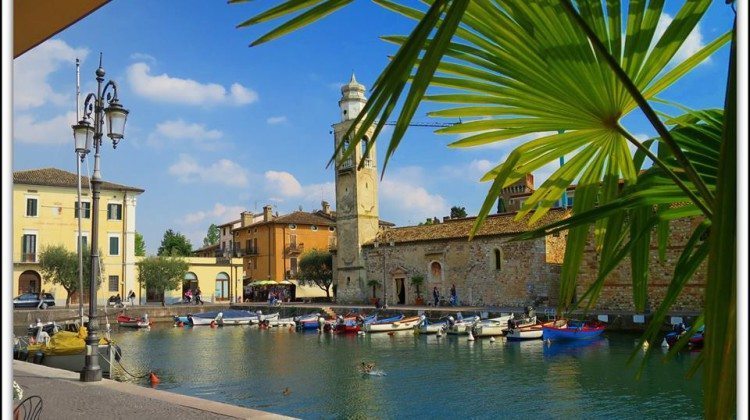 Il Lago di Garda visto da Facebook nel mese di Giugno Il Lago di Garda visto da Facebook nel mese di Giugno