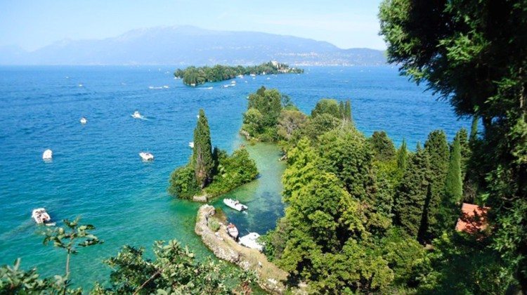Il Lago di Garda visto da Facebook nel mese di Giugno Il Lago di Garda visto da Facebook nel mese di Giugno