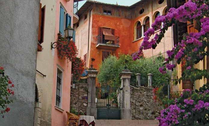 Il Lago di Garda visto da Facebook nel mese di Giugno Il Lago di Garda visto da Facebook nel mese di Giugno