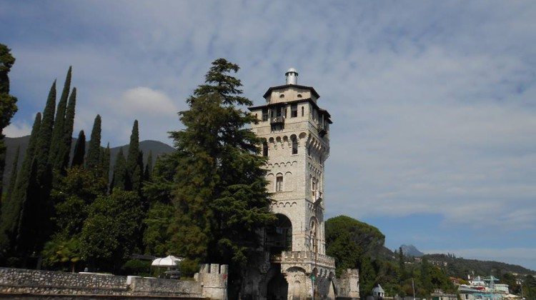 Il Lago di Garda visto da Facebook nel mese di Giugno Il Lago di Garda visto da Facebook nel mese di Giugno