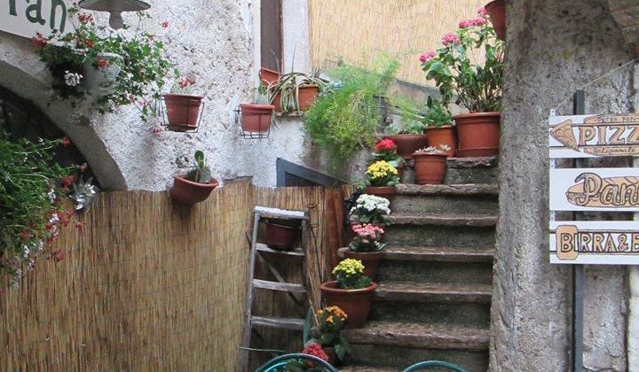 Il Lago di Garda visto da Facebook nel mese di Giugno Il Lago di Garda visto da Facebook nel mese di Giugno