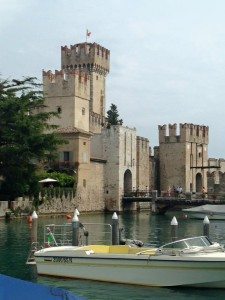 Cosa vedere a Sirmione, la perla del Lago di Garda in una giornata Cosa vedere a Sirmione, la perla del Lago di Garda in una giornata