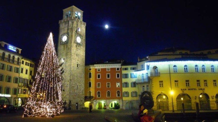 Il Lago di garda nel mese di Dicembre visto dagli utenti Facebook Il Lago di garda nel mese di Dicembre visto dagli utenti Facebook