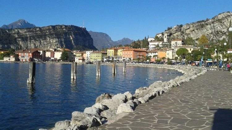 Il Lago di garda nel mese di Dicembre visto dagli utenti Facebook Il Lago di garda nel mese di Dicembre visto dagli utenti Facebook
