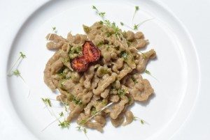Spätzle alle molche con pomodorini confit e al profumo di basilico