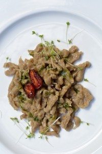 Spätzle alle molche con pomodorini confit e al profumo di basilico