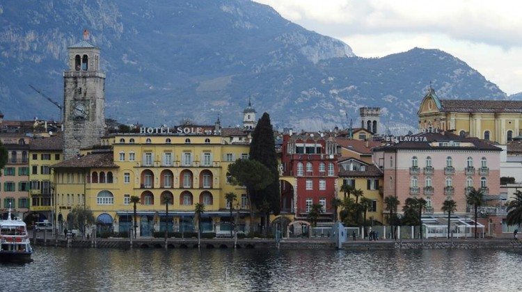 Aprile ... la selezione dal gruppo Facebook noi amiamo il Lago di Garda Aprile ... la selezione dal gruppo Facebook noi amiamo il Lago di Garda