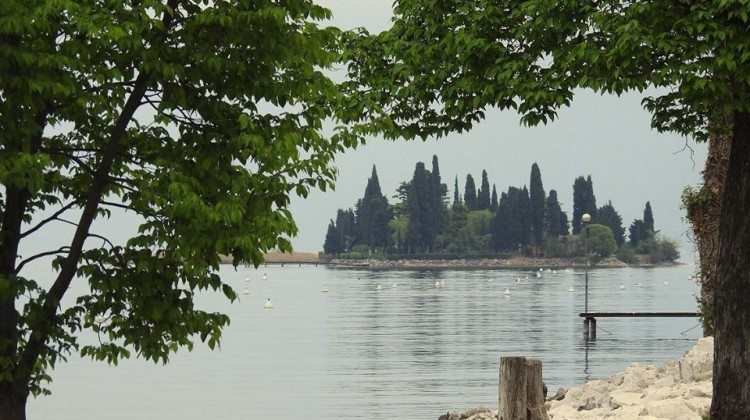 Aprile ... la selezione dal gruppo Facebook noi amiamo il Lago di Garda Aprile ... la selezione dal gruppo Facebook noi amiamo il Lago di Garda