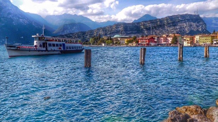 Aprile ... la selezione dal gruppo Facebook noi amiamo il Lago di Garda Aprile ... la selezione dal gruppo Facebook noi amiamo il Lago di Garda