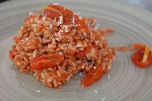 Insalata di farro con pomodorini confit