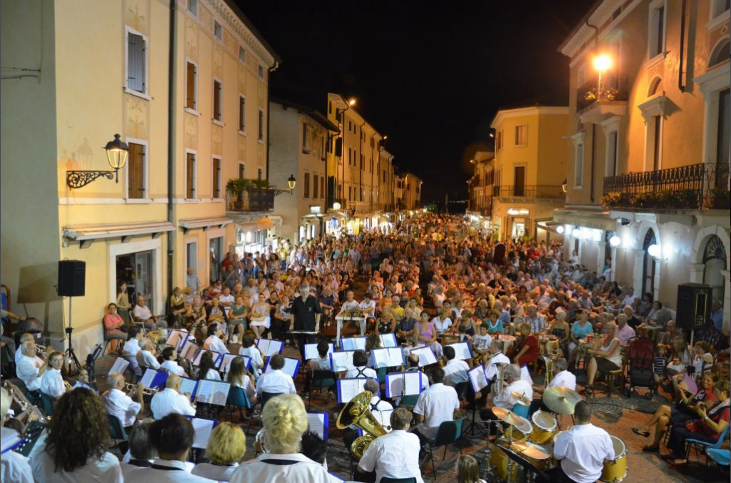 Festa dell’Uva e del vino Bardolino, dal 28 settembre al 2 ottobre. Festa dell’Uva e del vino Bardolino, dal 28 settembre al 2 ottobre.