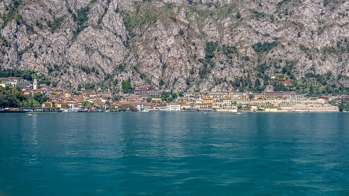 la ciclopedonale di Limone sul Garda vista da vicino la ciclopedonale di Limone sul Garda vista da vicino