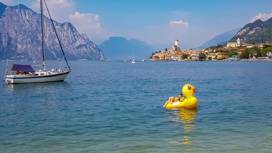 la ciclopedonale di Limone sul Garda vista da vicino la ciclopedonale di Limone sul Garda vista da vicino
