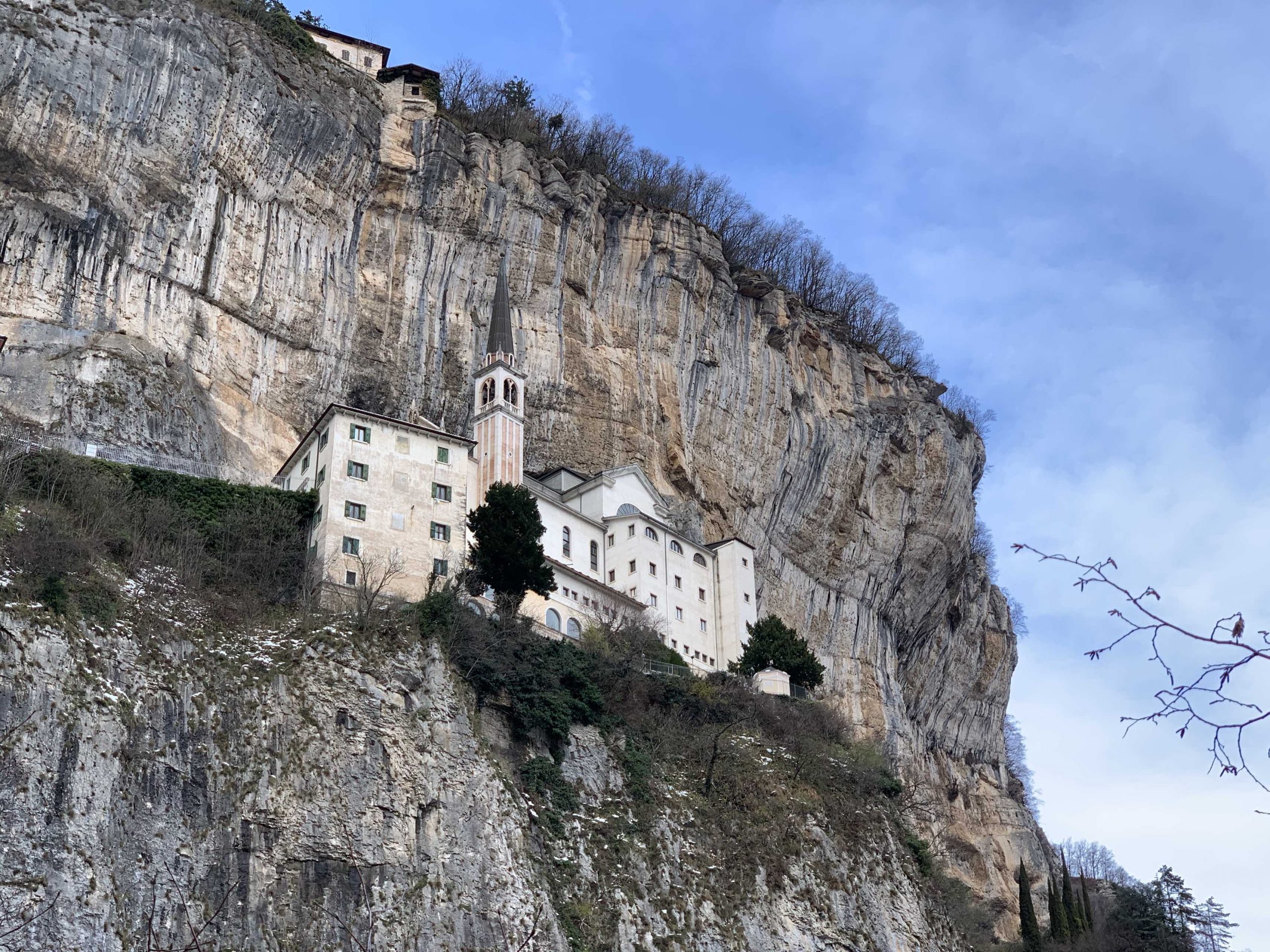 Santuario Madonna della Corona Garda Outdoors Il magazine del Lago di Garda Santuario Madonna della Corona Garda Outdoors Il magazine del Lago di Garda
