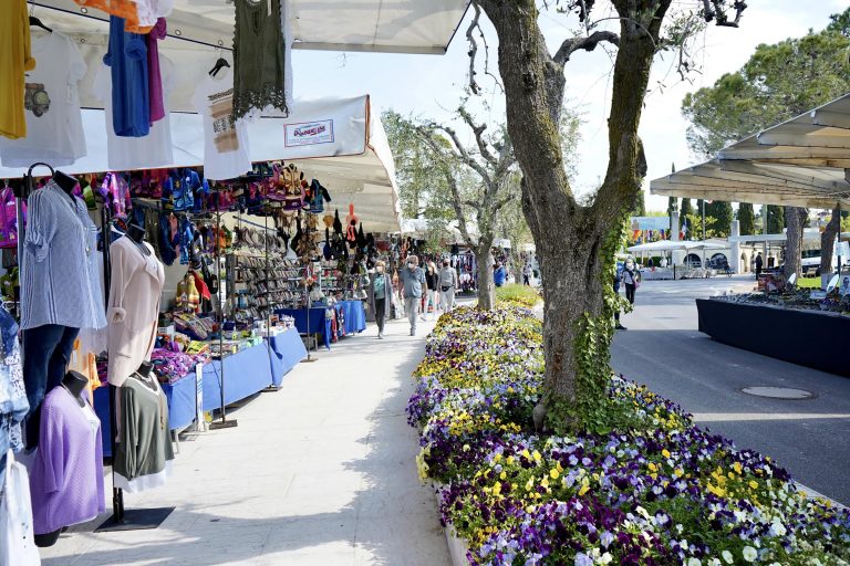 Mercato a Lazise.