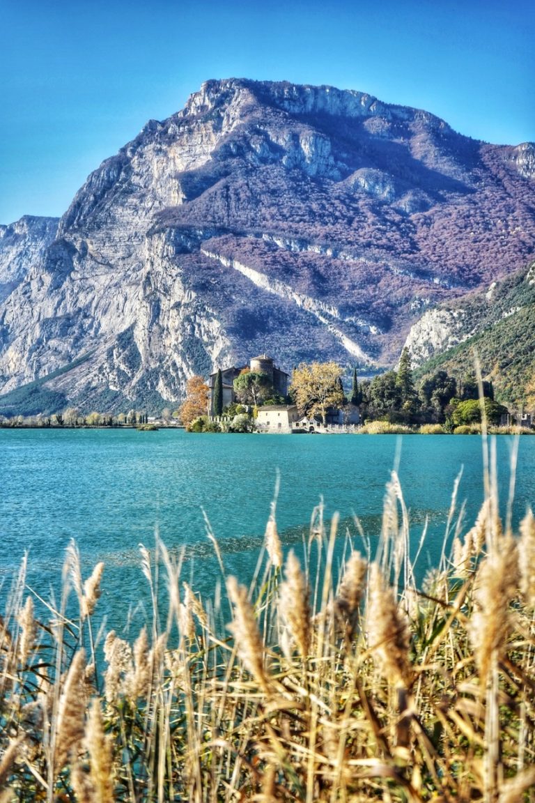 Lago di Toblino e Castel Toblino - Lago di Garda.