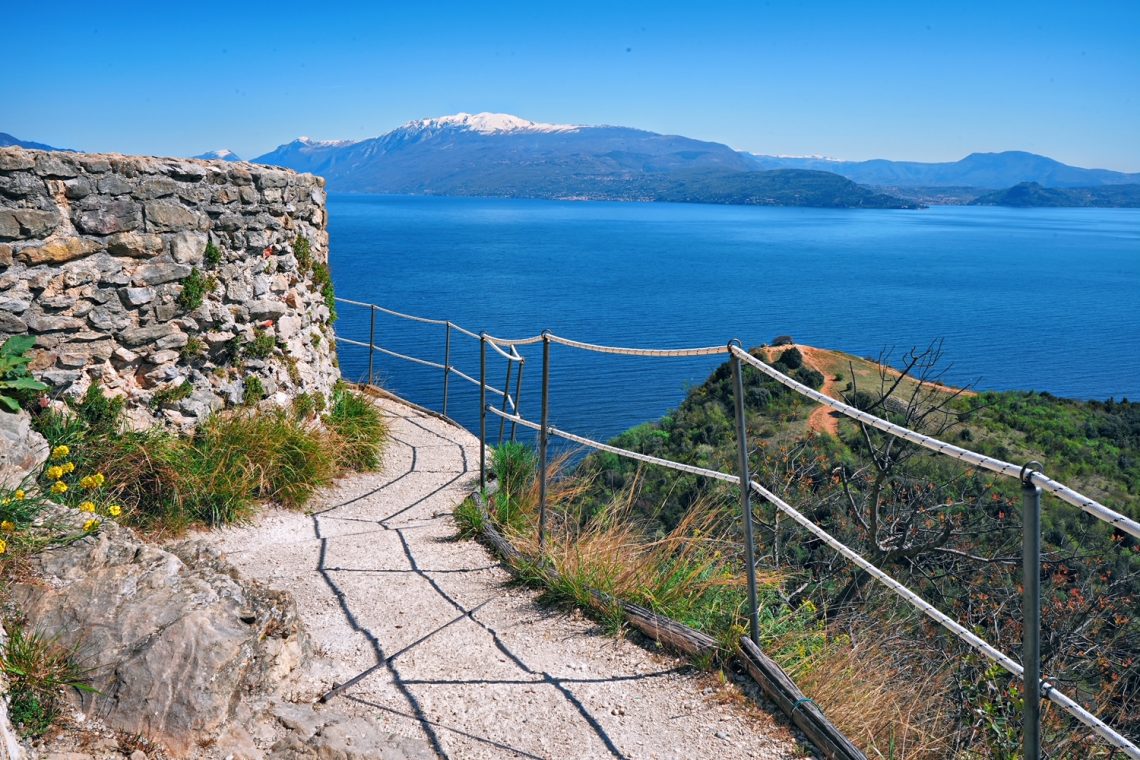 Rocca di Manerba Trekking sul Lago di Garda 