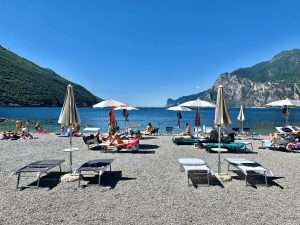 spiagge attrezzate lago di garda