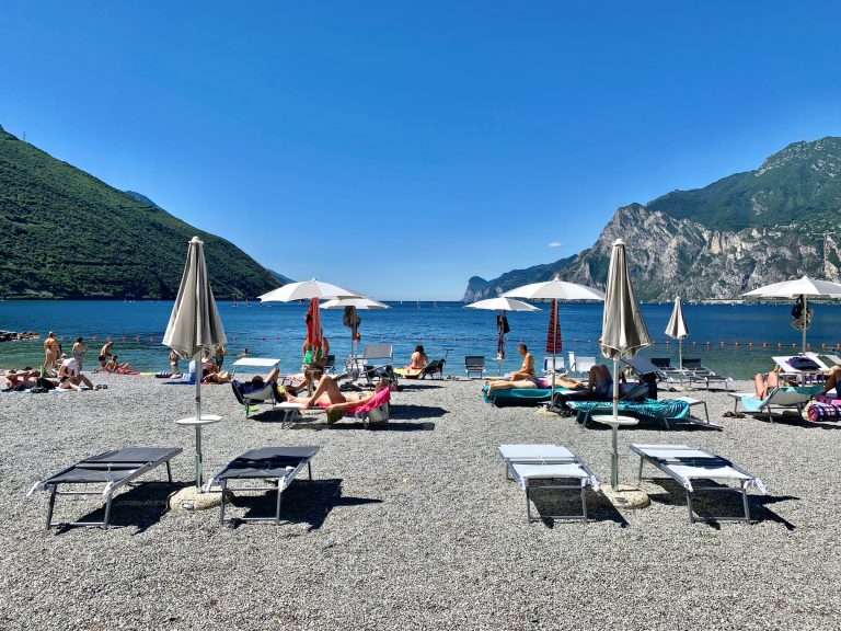 spiagge attrezzate lago di garda