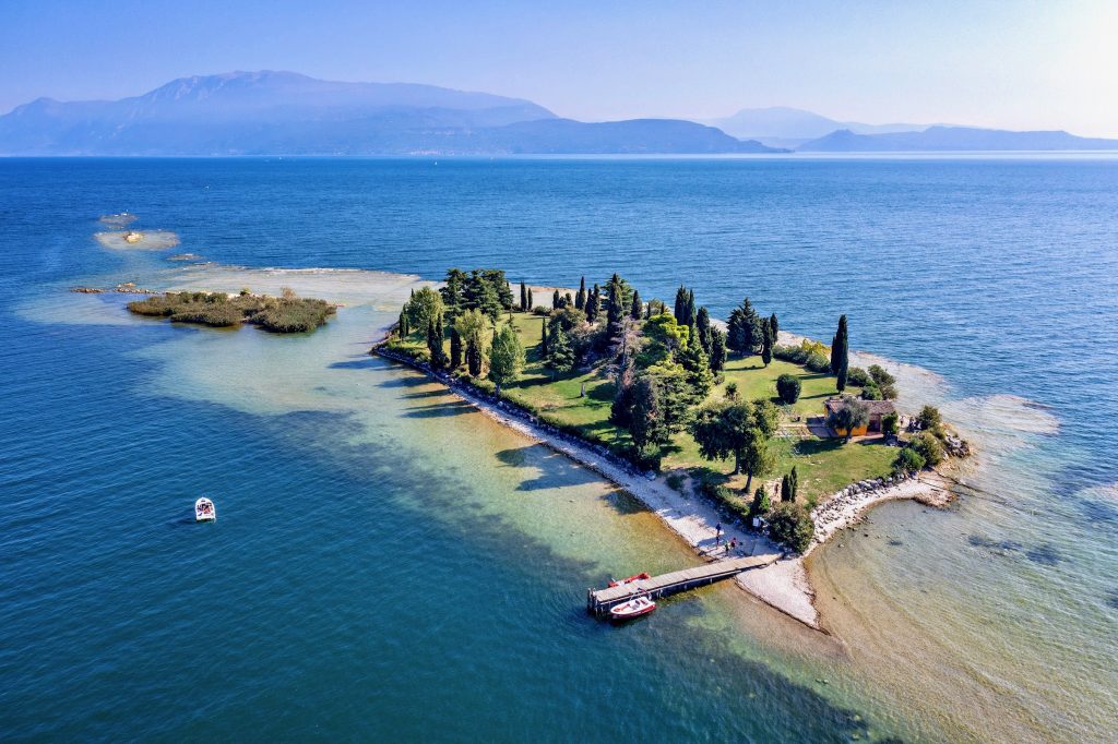 The 5 islands of Lake Garda. What if they were 6? 