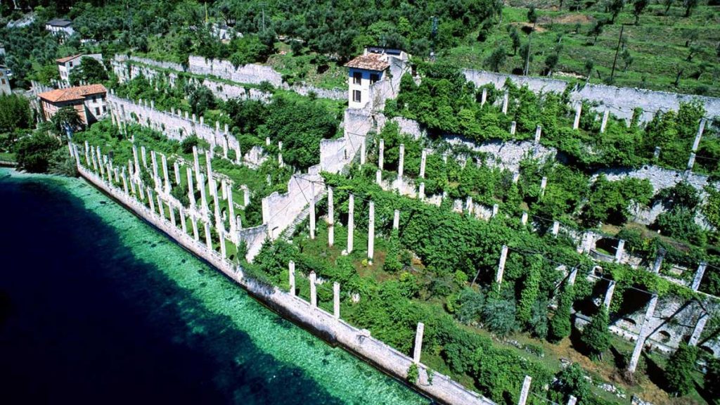 The lemon houses of Lake Garda and the Cedar of Salò. 