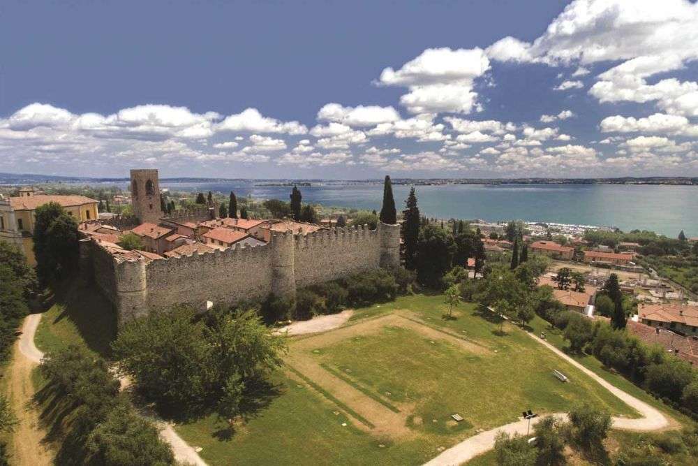 All the most beautiful castles of Lake Garda and hinterland. 
