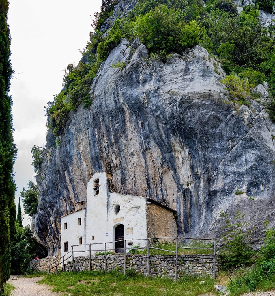 Cima Comer: trekking on the balcony of Lake Garda. 