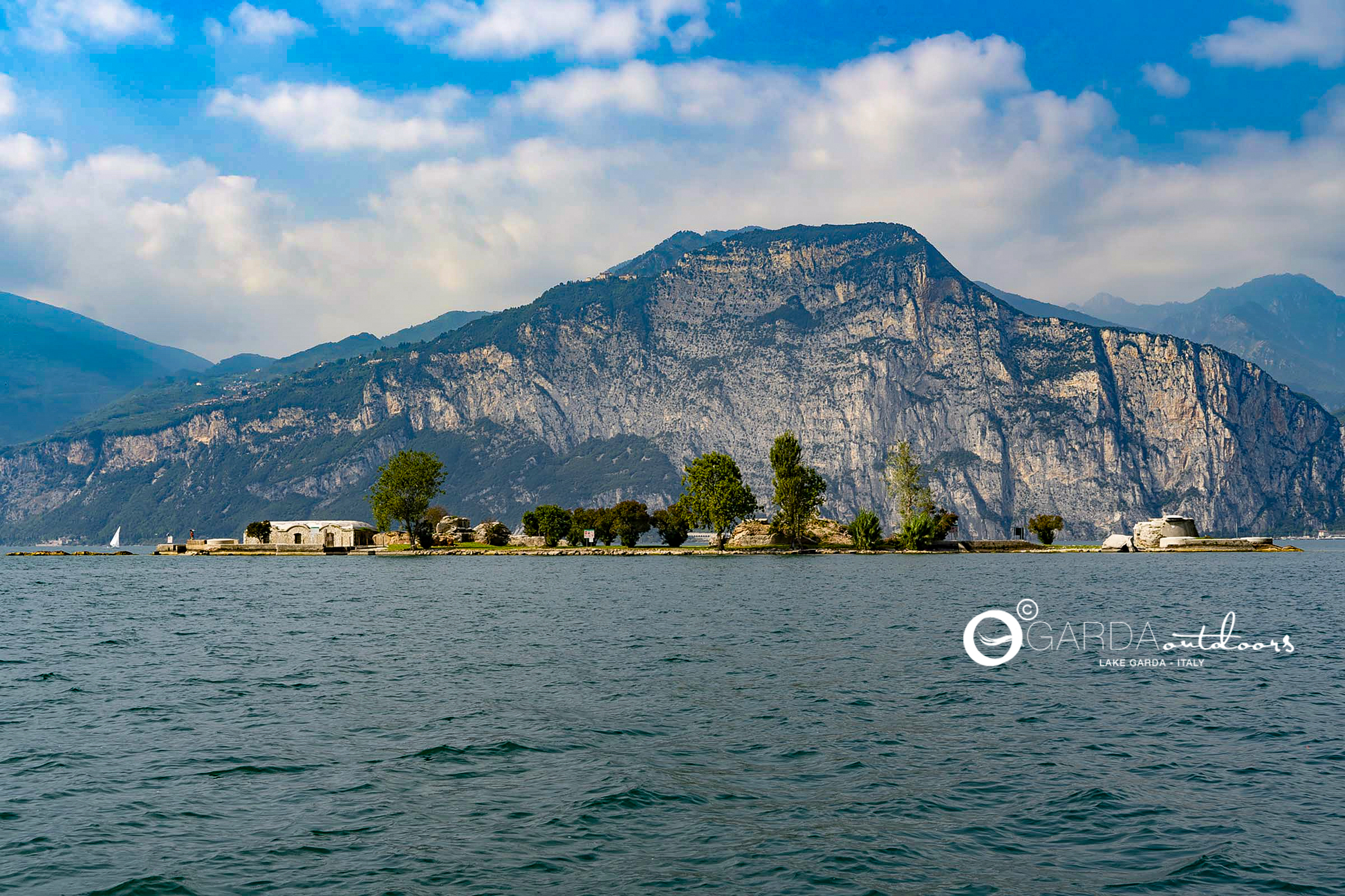 The 5 islands of Lake Garda. What if they were 6? 