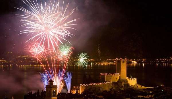 Fuochi d’artificio sul Lago di Garda - stagione 2022: dove e quando.￼ 