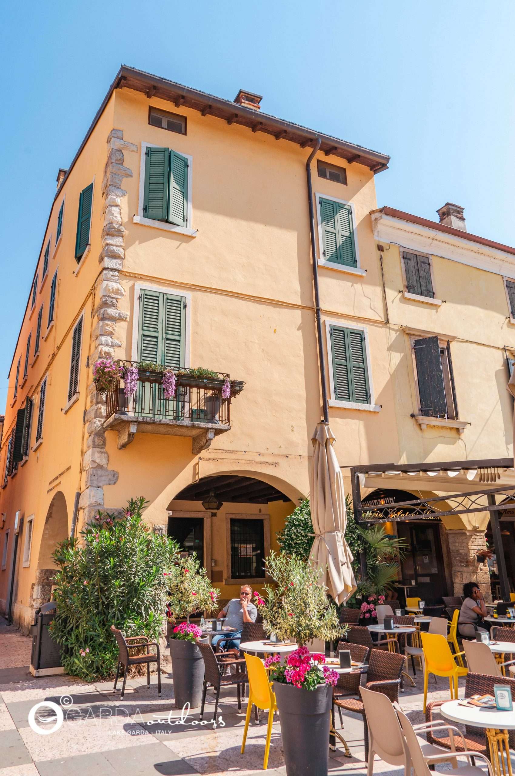 Lazise, ​​on Lake Garda: a jewel village and the first municipality of Italy. 