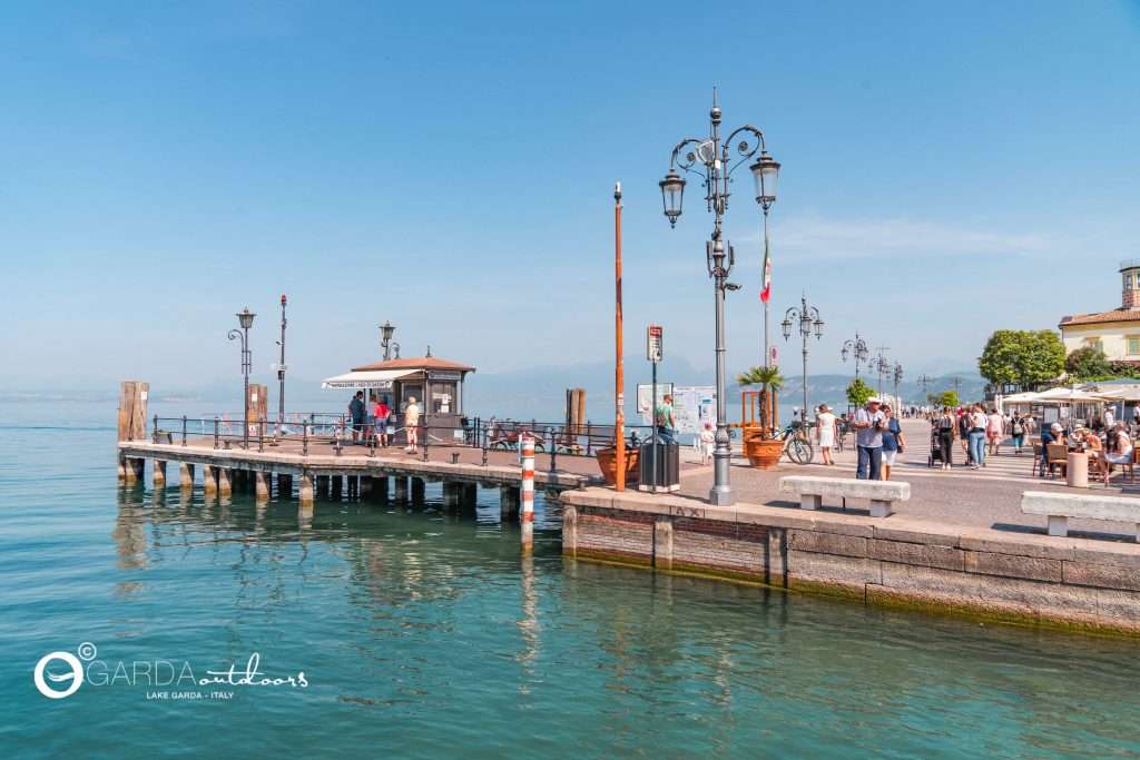 Lazise, sul Lago di Garda: borgo gioiello e primo Comune d'Italia. 