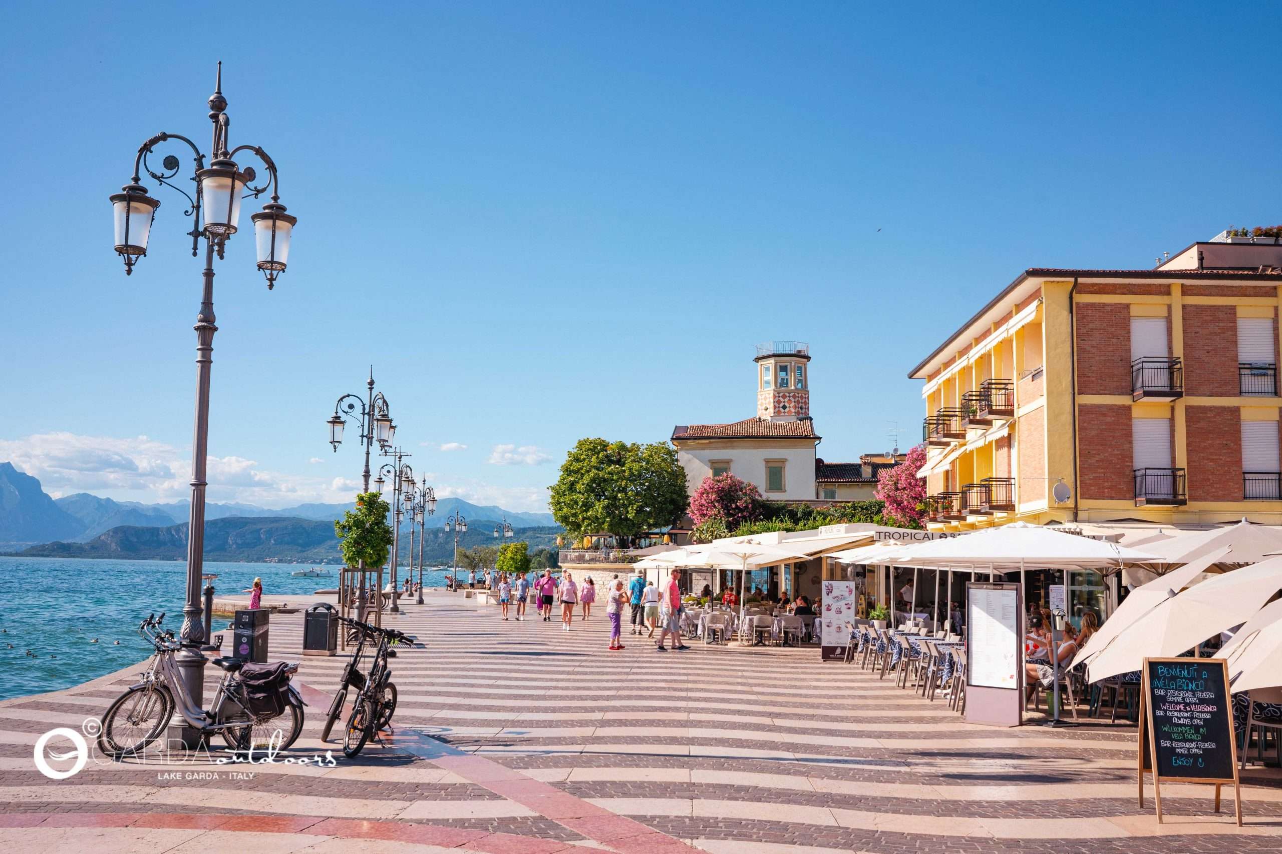 Lazise, ​​on Lake Garda: a jewel village and the first municipality of Italy. 