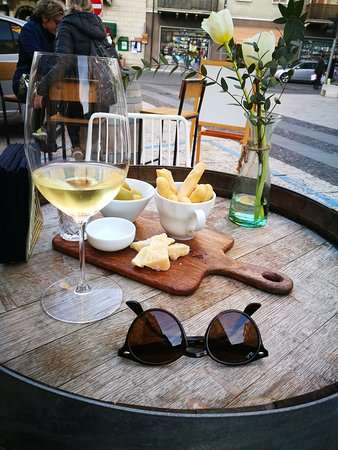 The best places to have an aperitif in the Southern area of Lake Garda. 